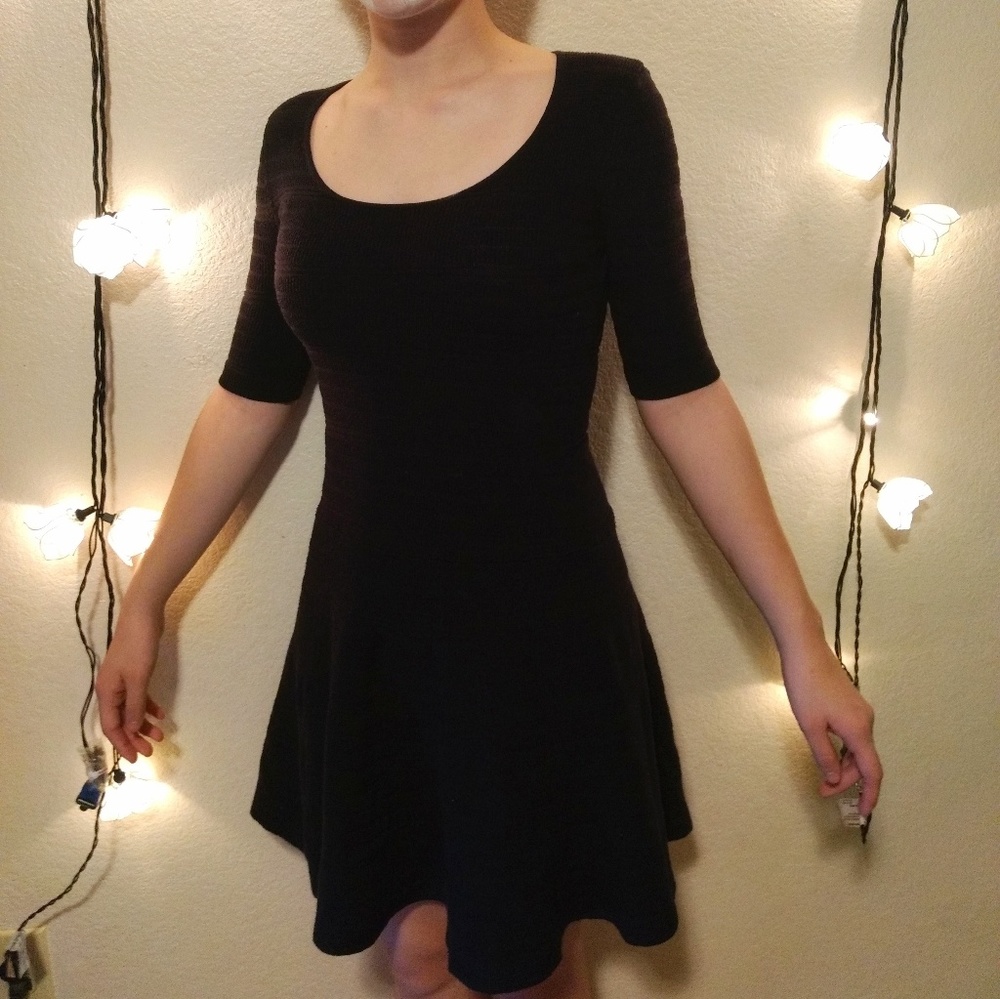 Never worn 3/4 sleeve black dress.